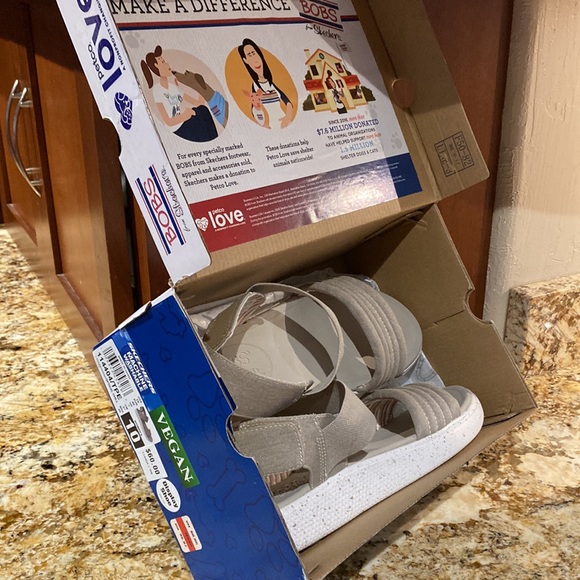 BOBS from SKECHERS. Size 10. New - Picture 2 of 5